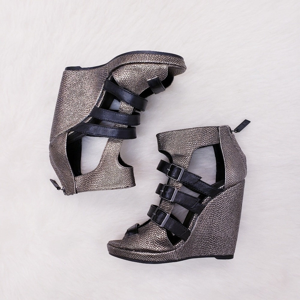 NWT Matiko Sachi Gladiator Sandal